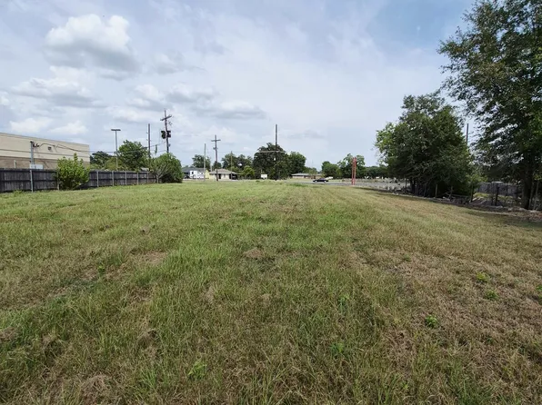 2016 Gerstner Memorial Dr, Lake Charles, LA 70601
