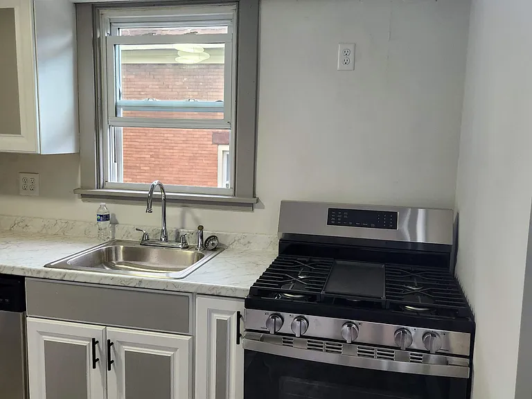 52 Taylor St — Photo 6
