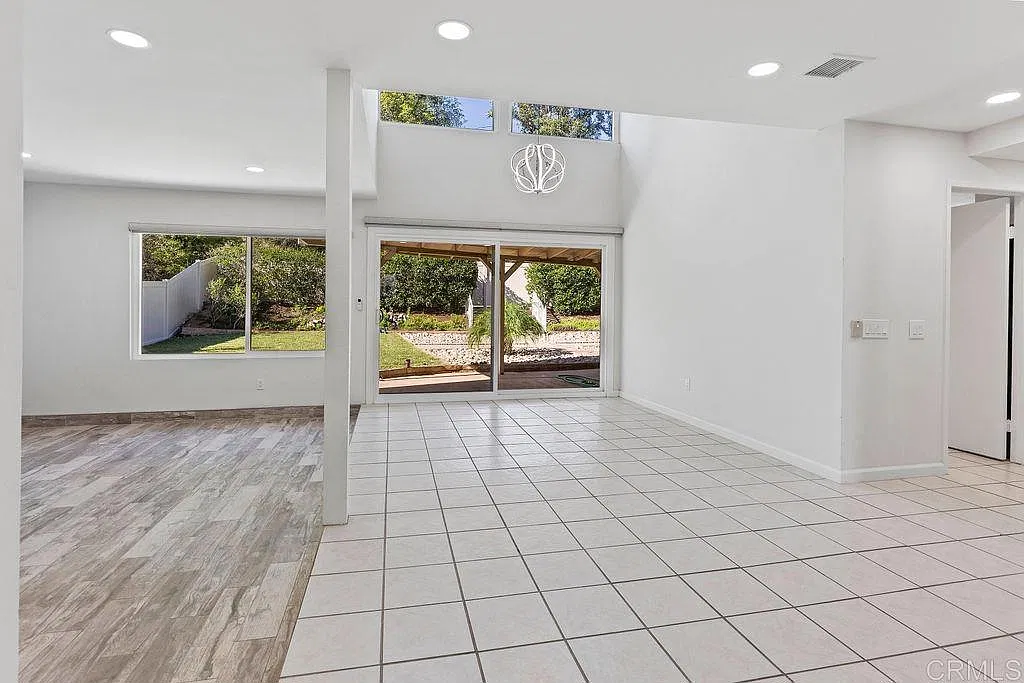 6 bed, 2812 sqft, $6,195 — Photo 2