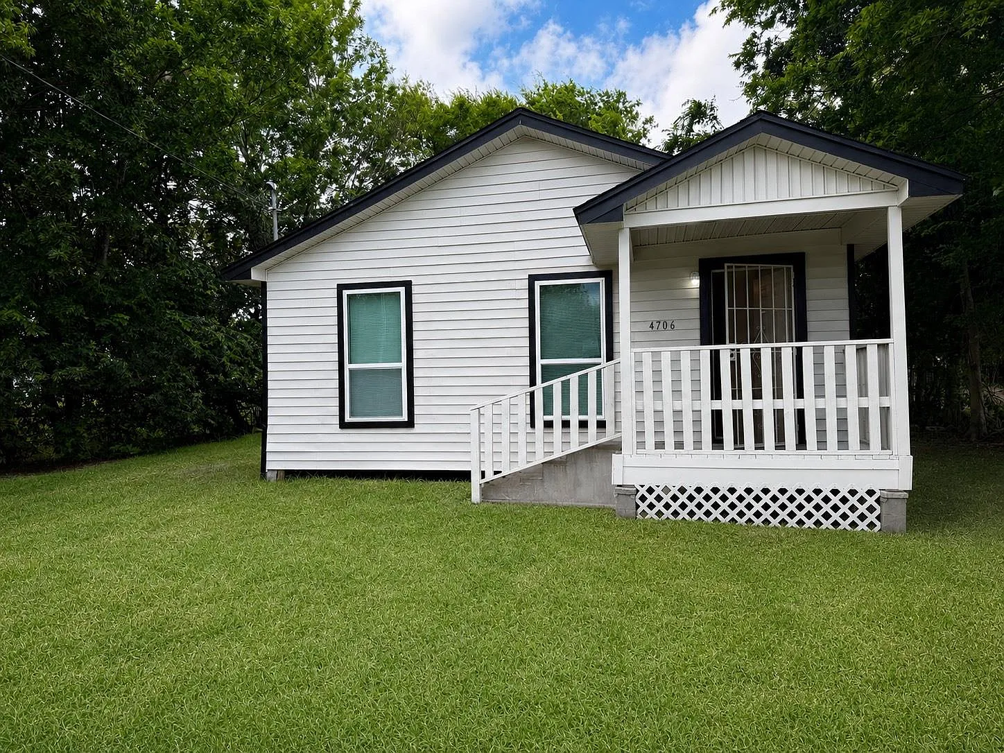 3 bed, 1.0 bath, 1075 sqft, $1,650 — Photo 1