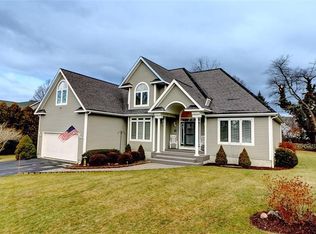 17 Jacobs Point Rd, Warren, RI 02885