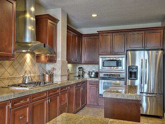 5th image of 2111 Stonebriar Dr
