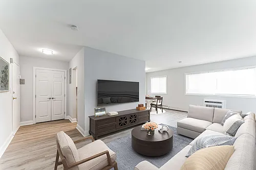 Mid Island Apartments Photo 1