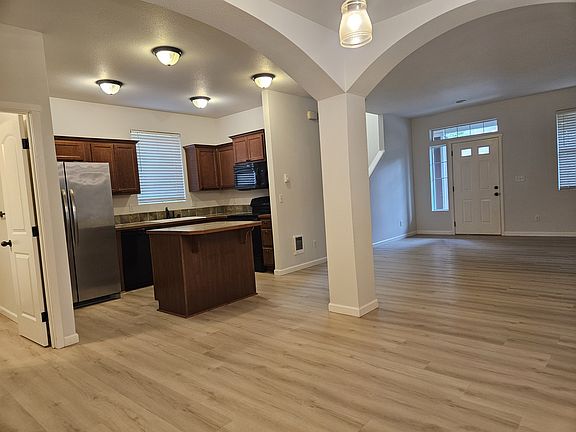 4th image of 5018 NE 3rd St
