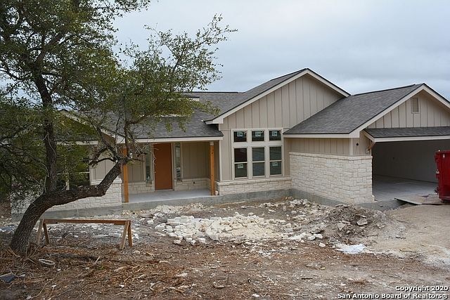 1st image of 209 Magnolia Mdw