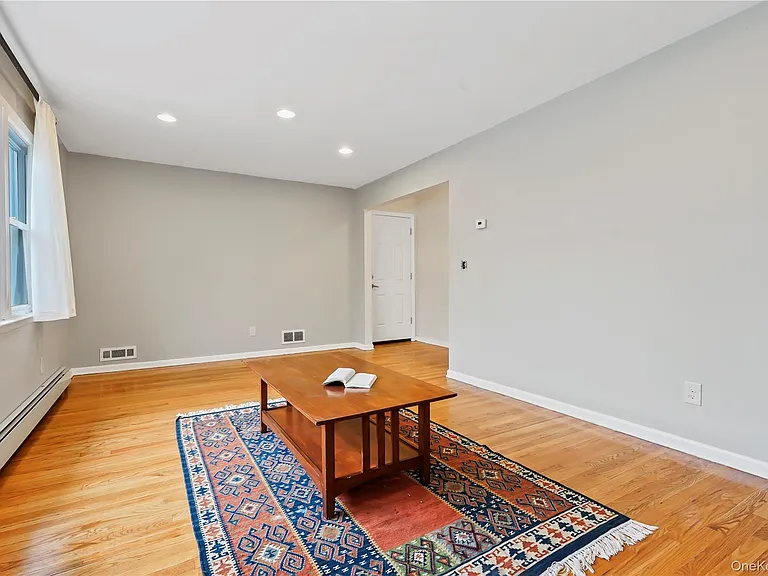 425 1st Ave — Photo 4