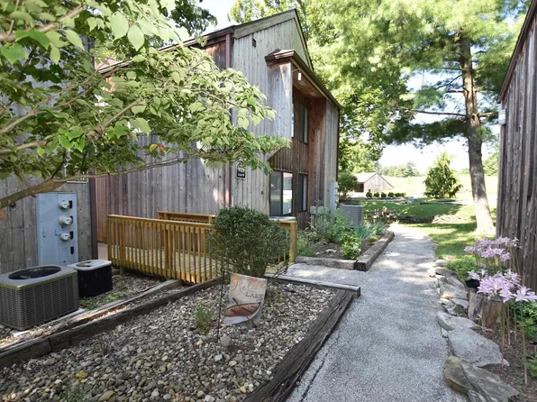 9529 S Pointe Lasalles Dr #90, Bloomington, IN 47401