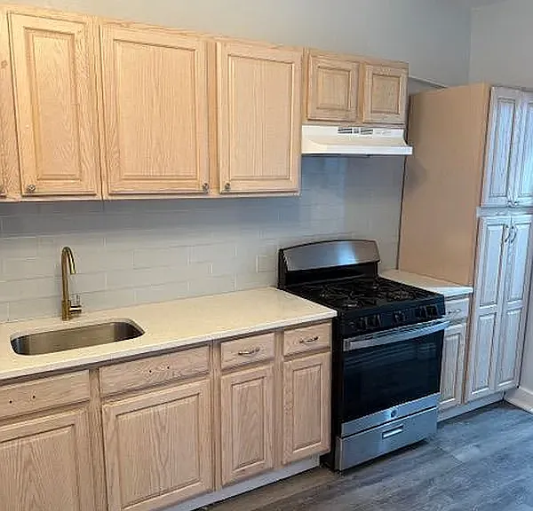 1144 Blake Ave #1R — Photo 2