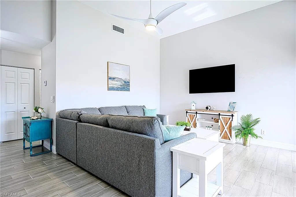 2 bed, 2.0 bath, 1350 sqft, $6,000 — Photo 3