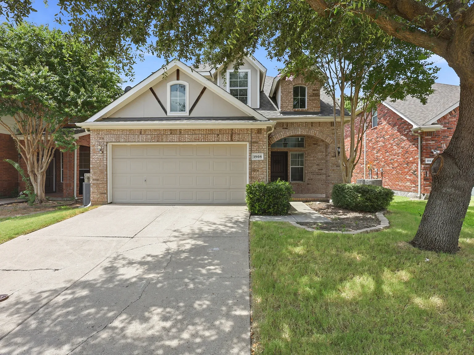3 bed, 2.5 bath, 2115 sqft, $2,500 — Photo 1