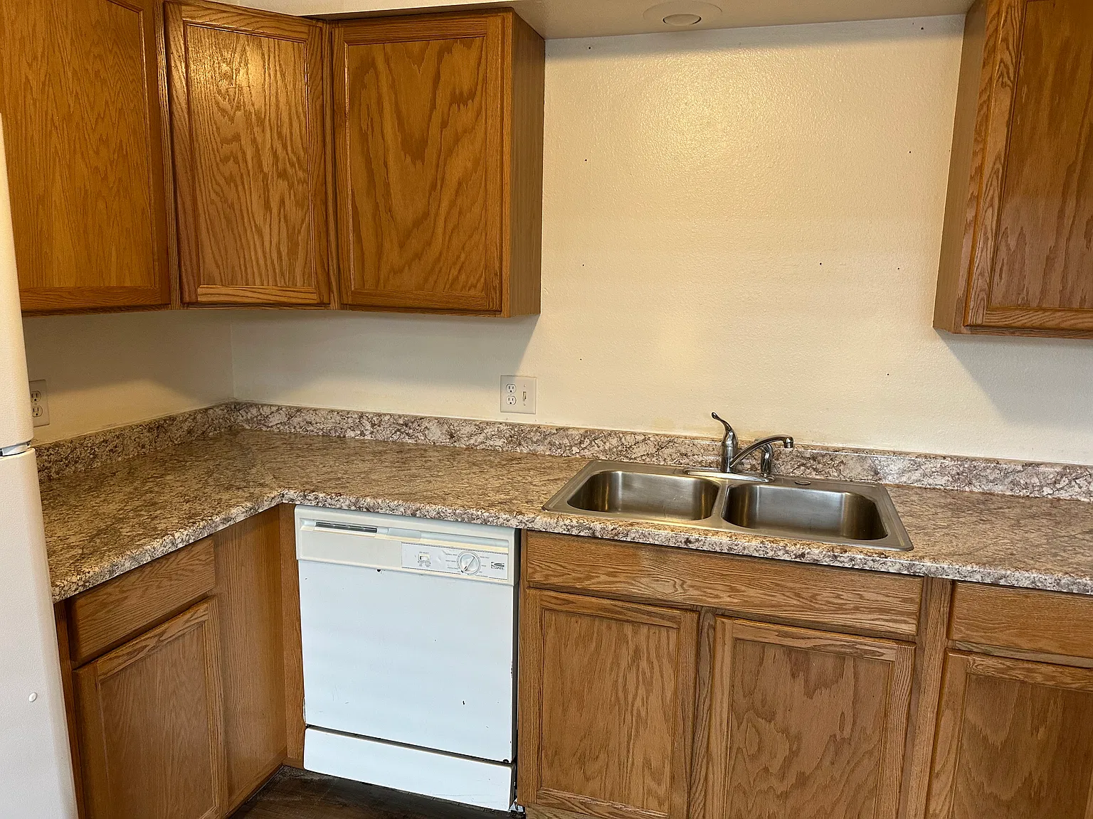 3 bed, $1,575 — Photo 2