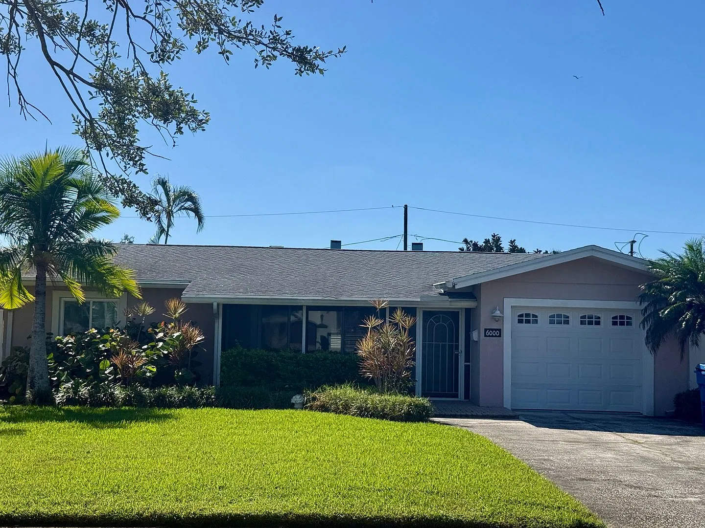 Ne St. Pete 2/1.5/1 Fully Furnished Rental — Photo 2