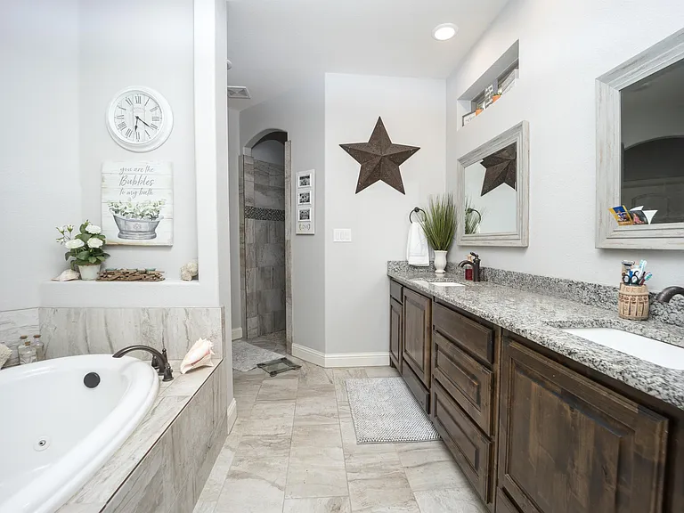 2063 Buck Ct #4 — Photo 9
