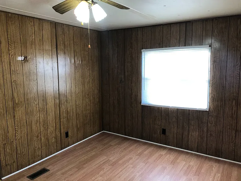 425 Western Hills Dr — Photo 16