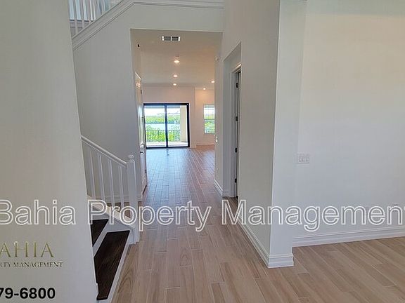 4th image of 1074 Seagrape Dr