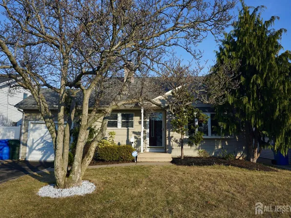 26 Broadway Ave, Colonia, NJ 07067