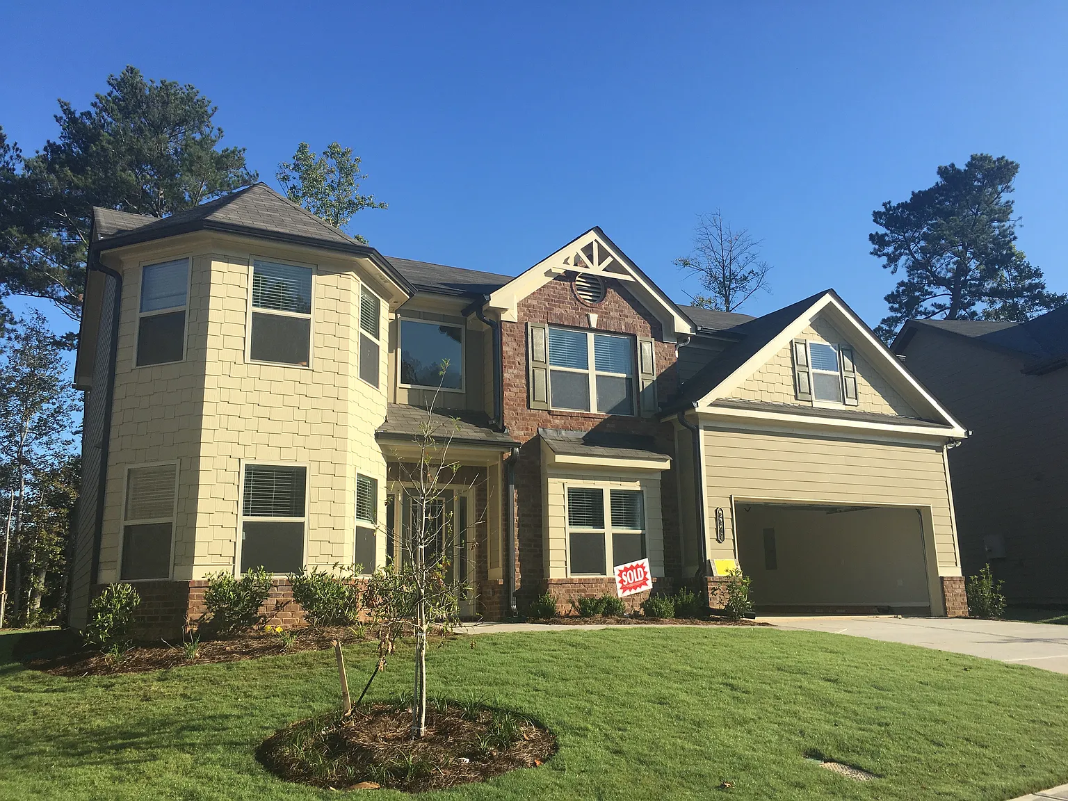 5 bed, 2950 sqft, $2,495 — Photo 1