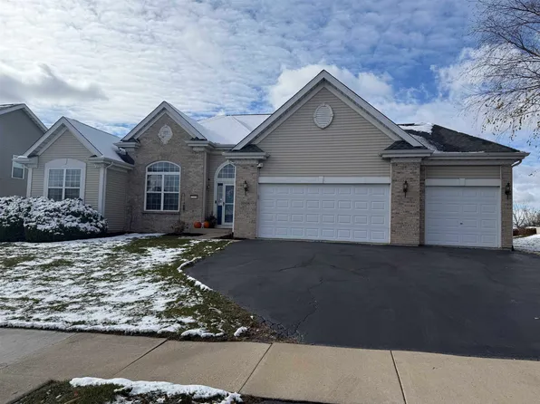 12434 Kings Point Dr, Loves Park, IL 61111