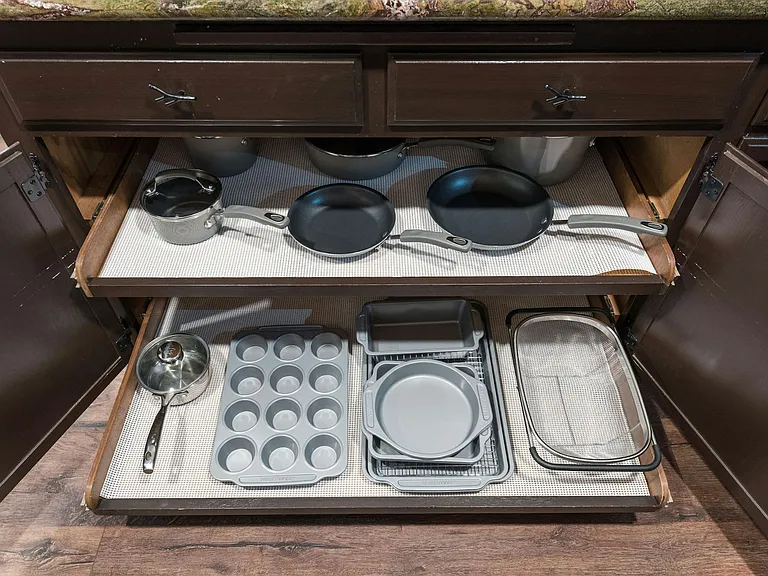 Pull out drawers for pots and pans