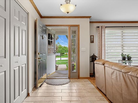 4th image of 569 Rose Ln
