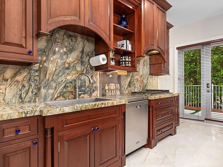 70 Bay Colony Ln — Photo 25