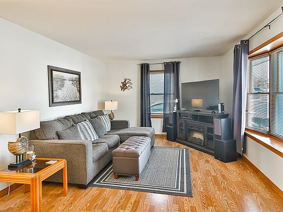 3rd image of 4319 Yale Dr