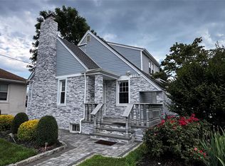 220 Grand Ave, Freeport, NY 11520
