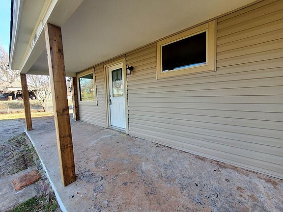 Porch in front