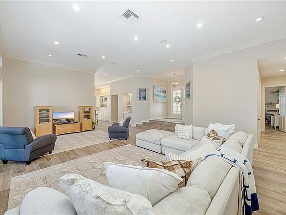4th image of 8137 Ronda CT
