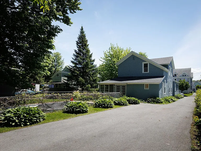 427 Flower Ave E — Photo 8