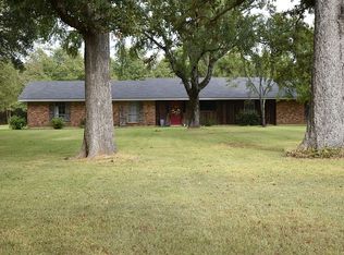 210 Redwing Ln, Oak Grove, LA 71263