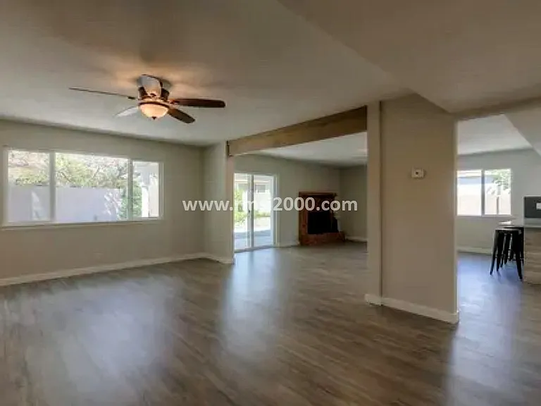 10813 Lowe St NE — Photo 3