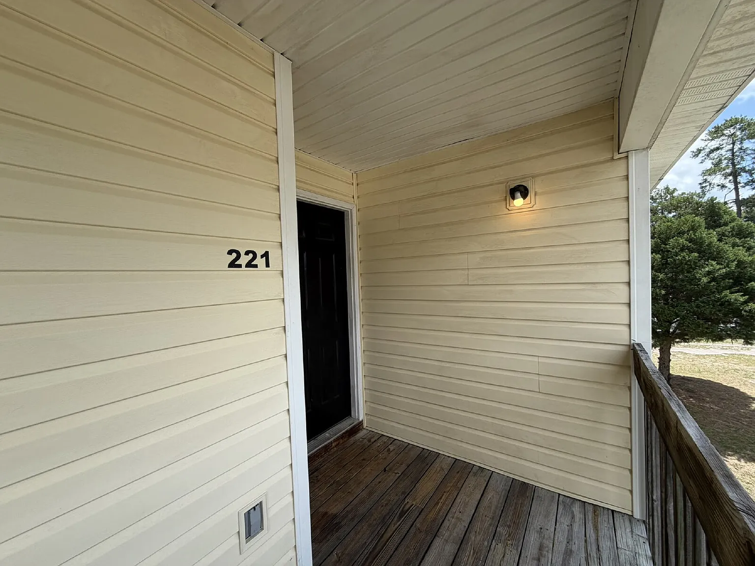 2 bed, 2.0 bath, 1075 sqft, $1,095 — Photo 2