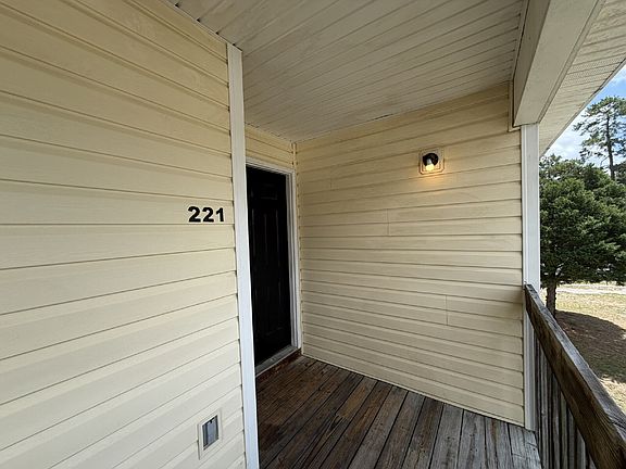 2nd image of 101 Hall St APT 221