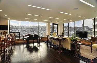 3rd image of 151 Fort Pitt Blvd APT 1702