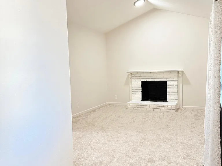 4613 Hampshire Way — Photo 5