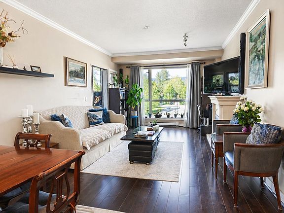 4th image of 2628 Maple St #314