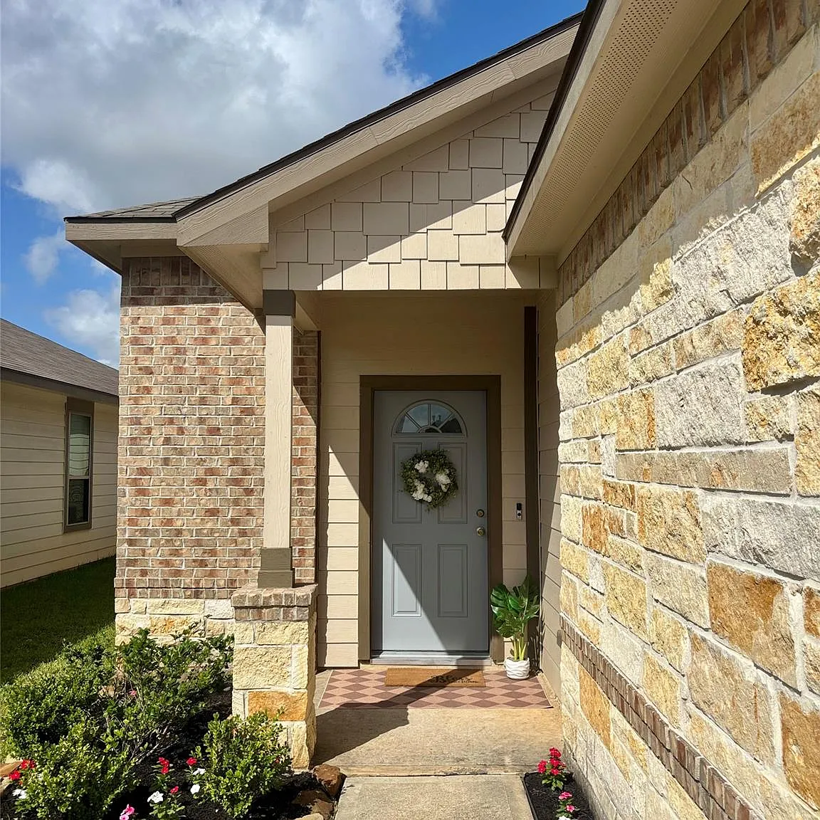 4 bed, 3.0 bath, 1928 sqft, $1,975 — Photo 2