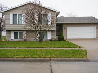 105 Mapel Dr, Lone Tree, IA 52755