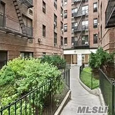 Sold by B&T Realty Services | media 4