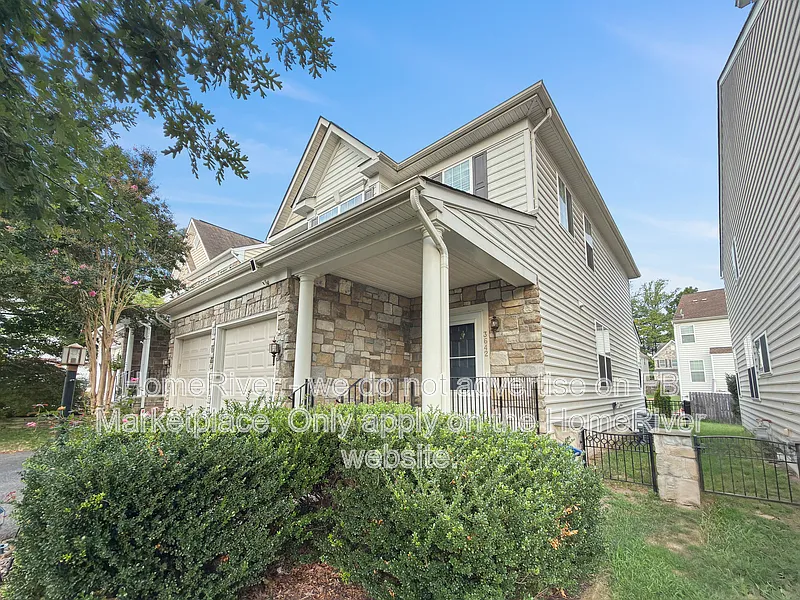 5 bed, 3.5 bath, 2151 sqft, $3,575 — Photo 2