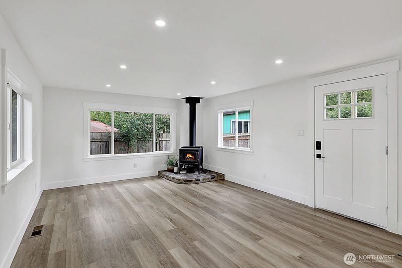 4th image of 8433 Golden Valley Drive