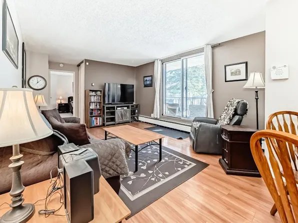 4944 W Dalton Dr NW #112, Calgary, AB T3A 2E6