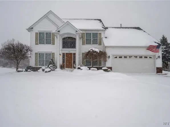 7165 Creekbend Dr, North Tonawanda, NY 14120
