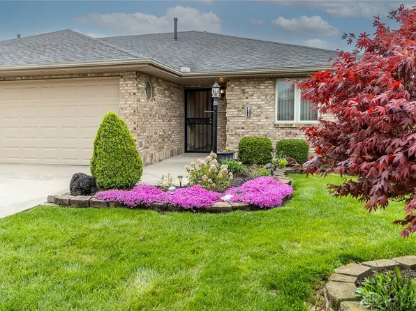 811 Berkshire Dr, Greenville, OH 45331