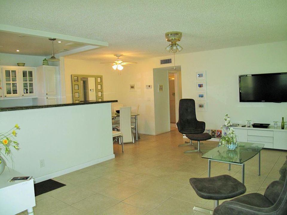 Kitchen dining and living room area (3)