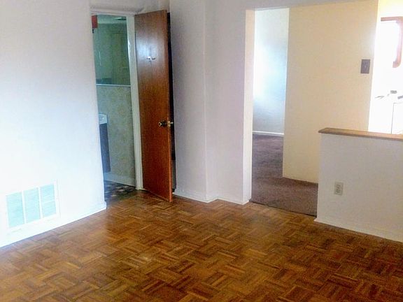 3rd image of 702 Keleher Ave NW