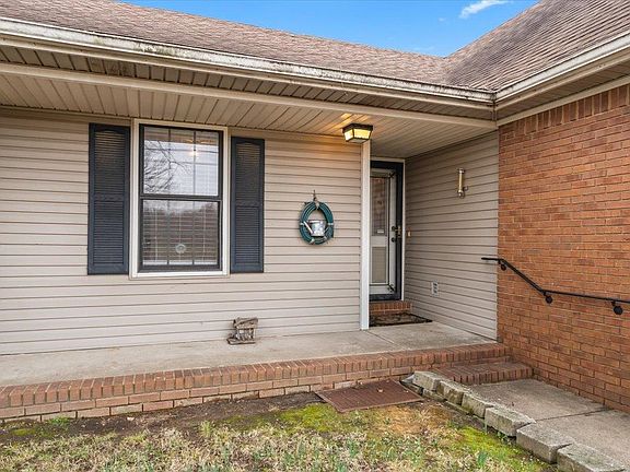 4th image of 1426 Simmons Rd