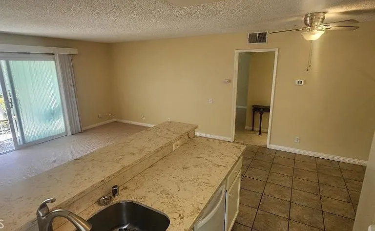 2821 S Fairview St — Photo 14