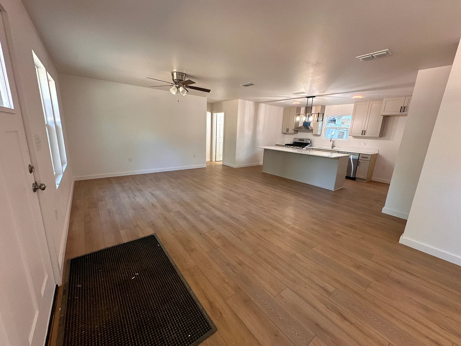 3 bed, 1350 sqft, $2,000 — Photo 4